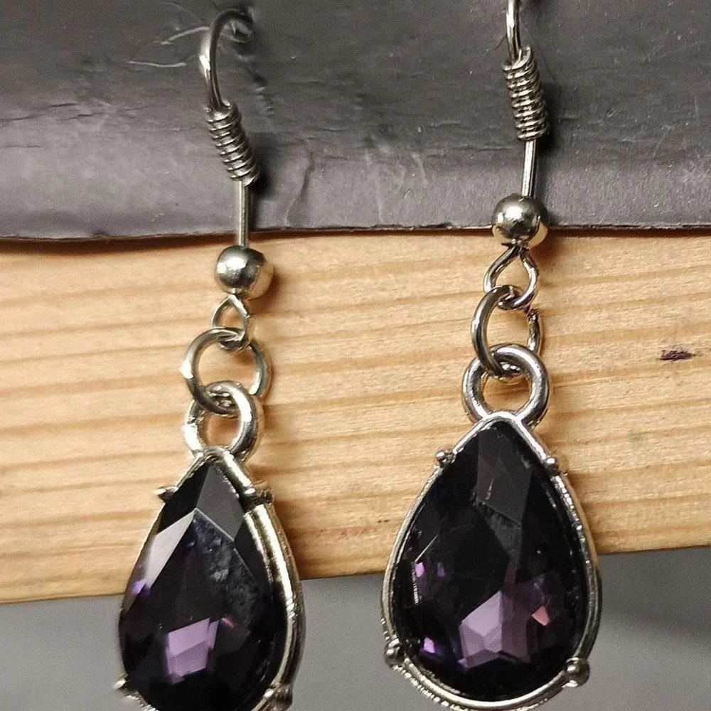 New Purple Teardrop Earrings Silvertone Faceted Dangle Drop Silvertone Pear